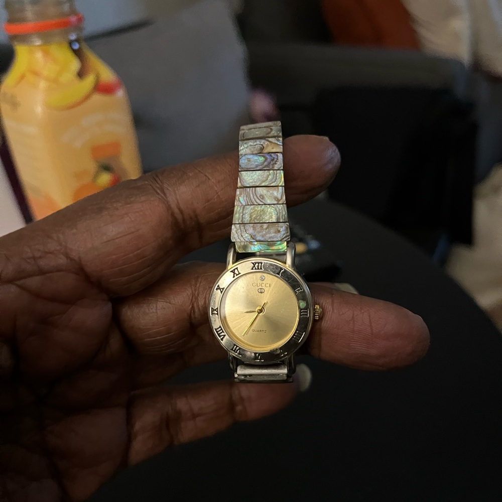 Gucci unisex Adult Stainless Steel Band watch - Picture 3 of 5